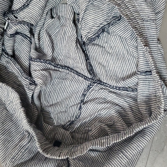 Lole Striped White & Navy Blue Women's Mini Shorts. Linen Blend. 4". Size L. - Picture 7 of 11